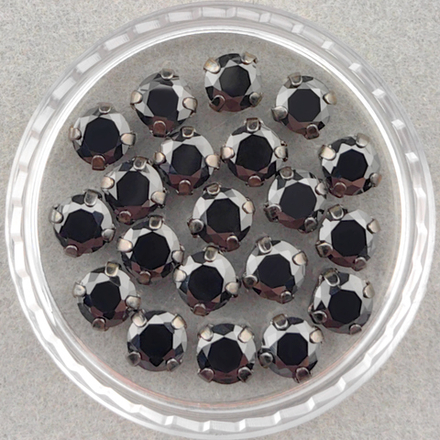 Фианиты шатоны в оправах, черный/темная сталь