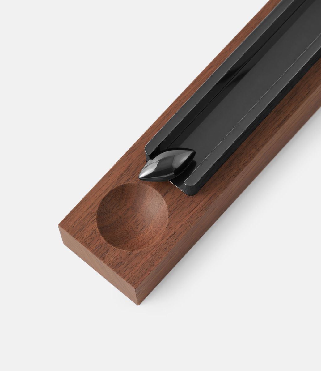 Nozaki Spindle Black — японская дзен-скульптура