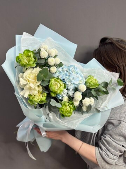 Авторский букет с пионовидными розами сорта "Вегги"