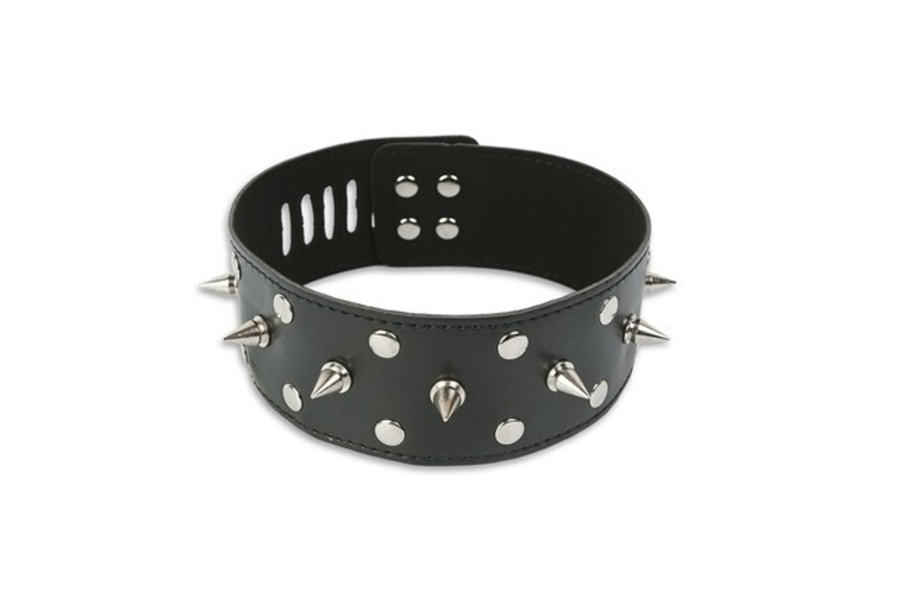 Широкий ошейник с заклепками и шипами с фиксацией на замочек (Цвет: черный)