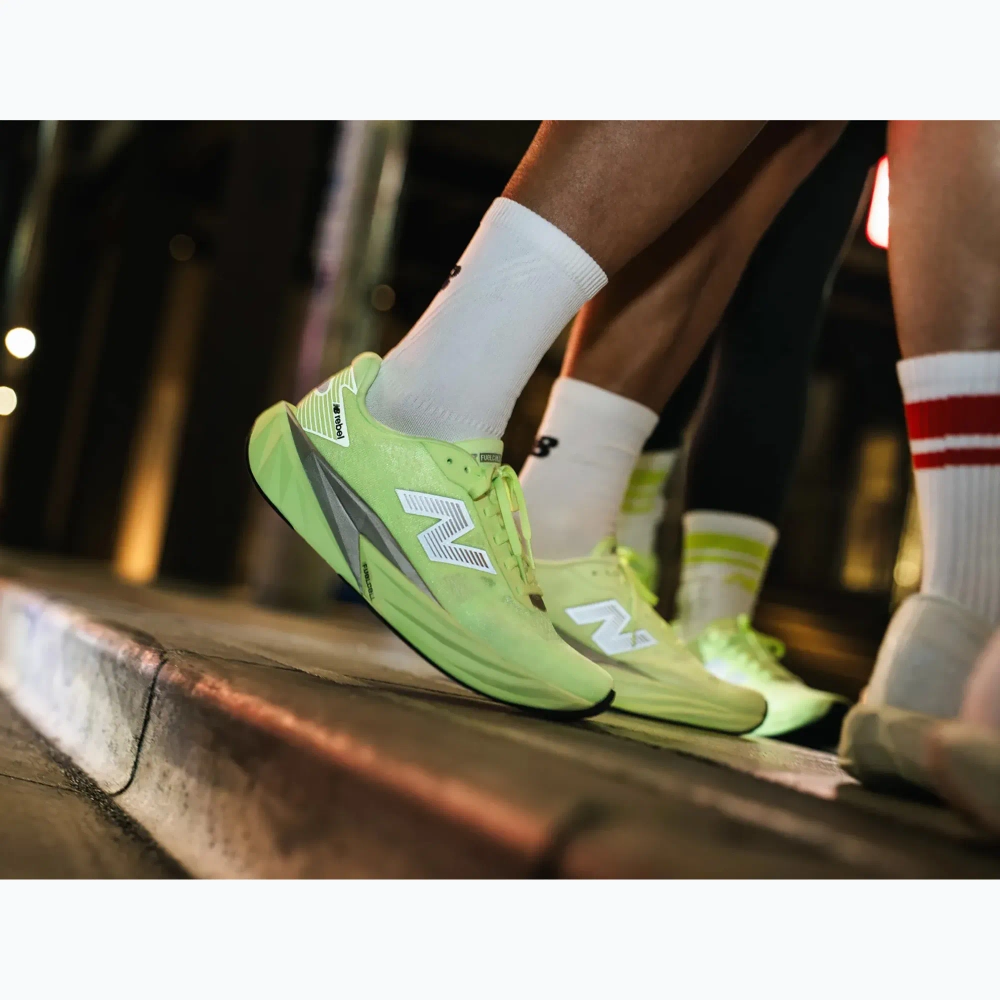 Кроссовки для бега New Balance FuelCell Rebel V5