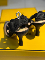 Босоножки Fendi