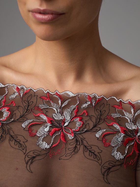 05-168 Вышивка на неэл. сетке 22 см, черный/серый/красный (правая)