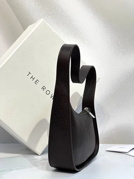 Сумка The Row Half Moon из зернистой кожи