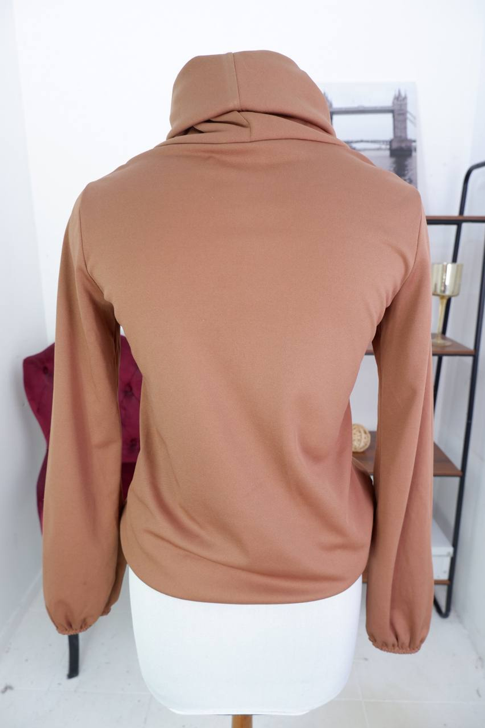 Кофта приятная к телу, визуально 44 размер