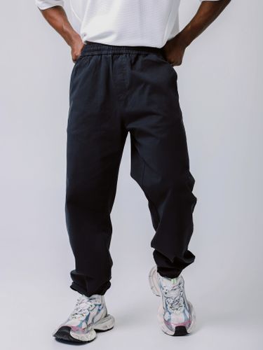 Черные мужские спортивные брюки с поясом на резинке и манжетами