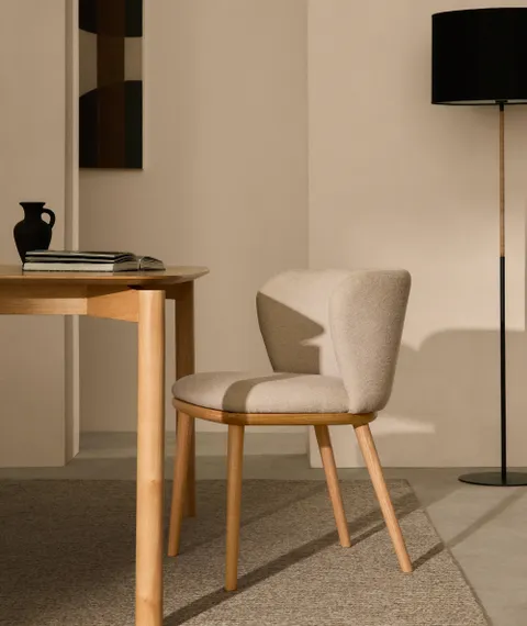 Стул Ciselia, бежевый шенилл, ножки из массива ясеня