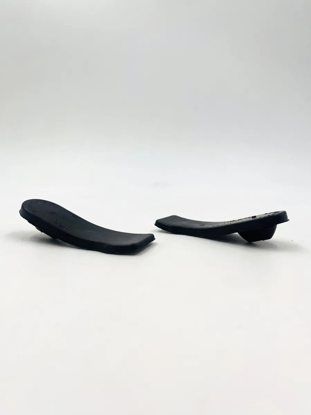 Отбойник капота ВАЗ 2121 Нива комплект 2 шт