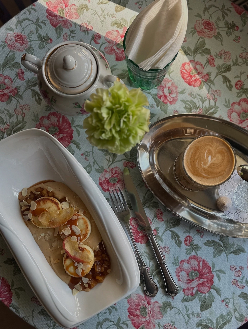 СЫРНИКИ С ЯБЛОКАМИ (230г)