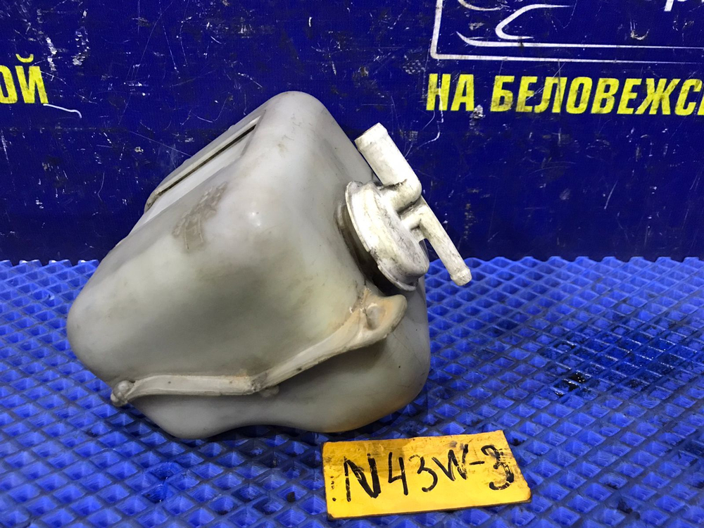 Бачок расширительный MITSUBISHI CHARIOT 1994