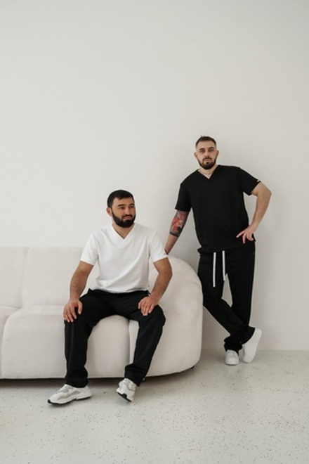 Рубашка с V-вырезом спорт трикотаж