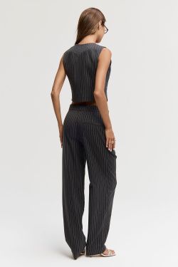 Брюки бананы в полоску темно-серого цвета