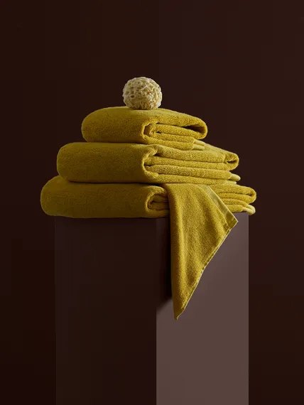 Полотенце для рук цвета охры из коллекции essential, 50х90 см