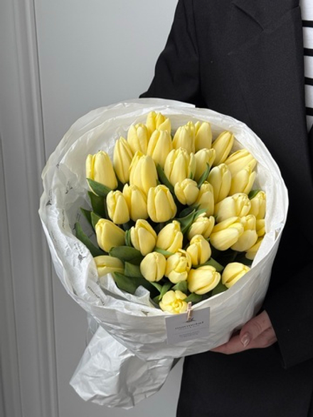 Букет из 35 лимонного тюльпана- M доступен к заказу с 3.03.2026