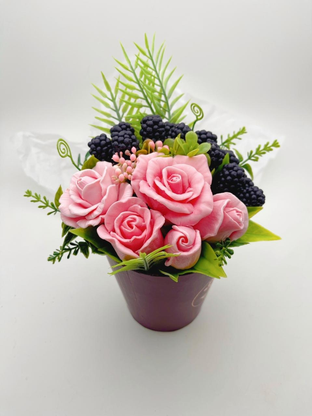 Букет «Ежевика в розах»