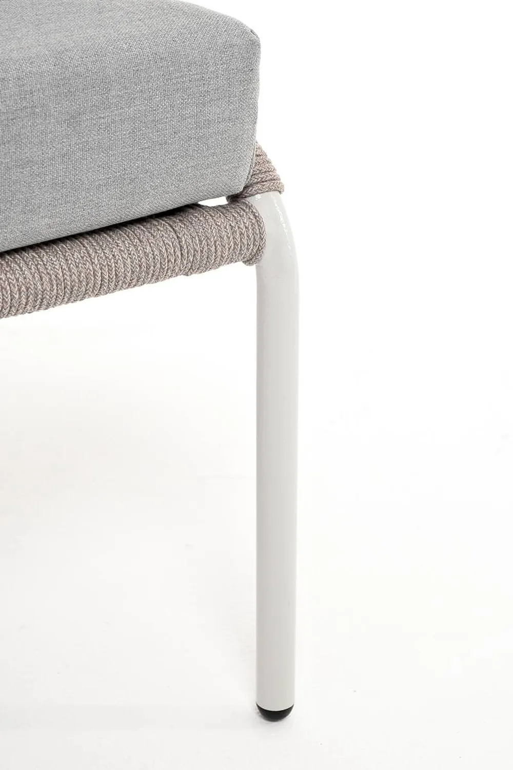 "Милан" диван 2-местный плетеный из роупа, каркас алюминий светло-серый (RAL7035) муар, роуп серый меланж круглый, ткань светло-серая