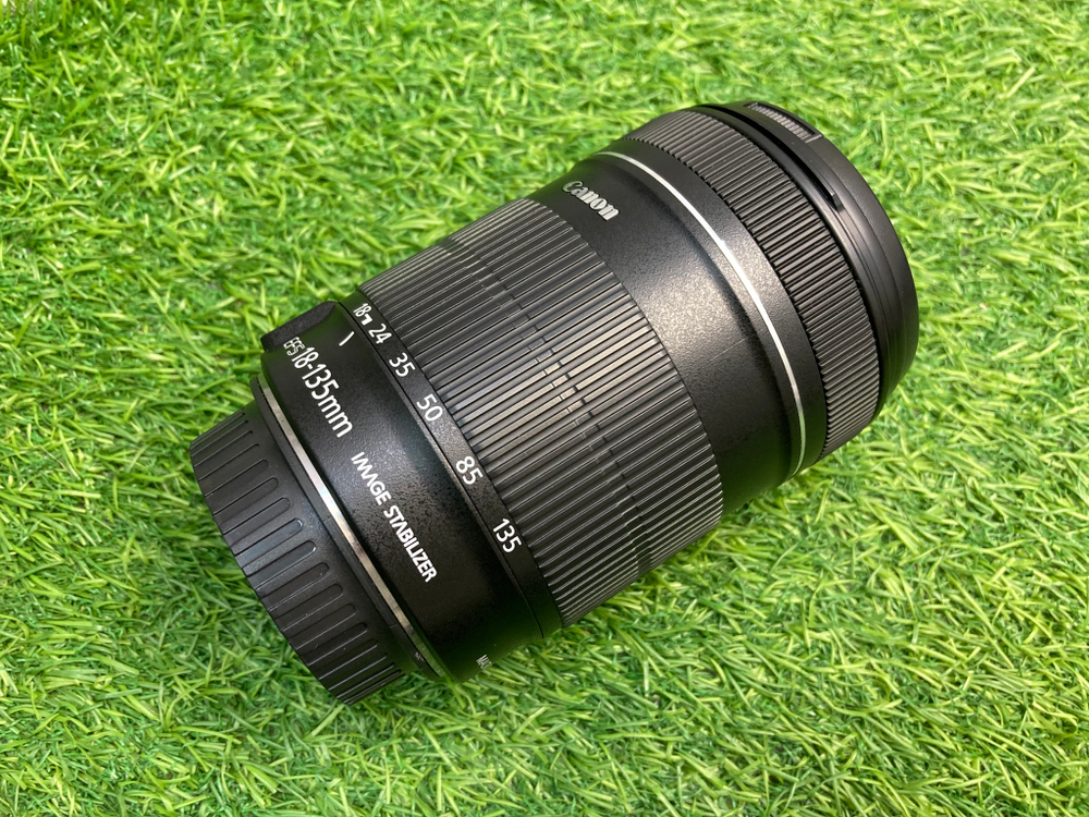 Canon EF-S 18-135mm 3.5-5.6 IS