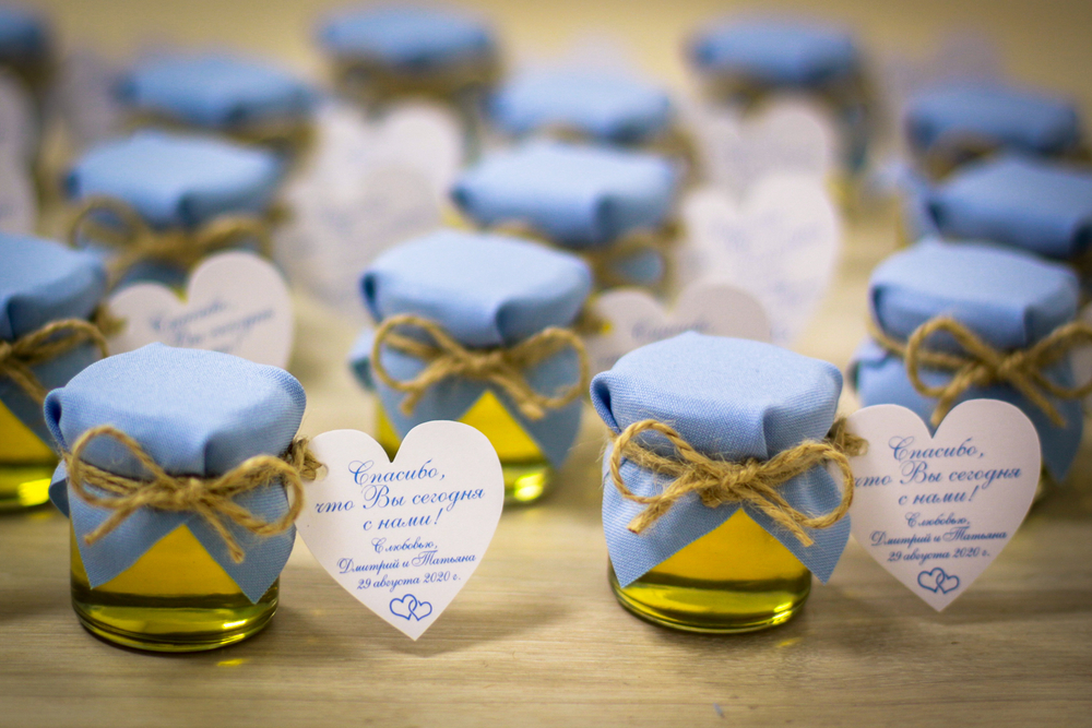 Бонбоньерка с медом на свадьбу в голубом цвете