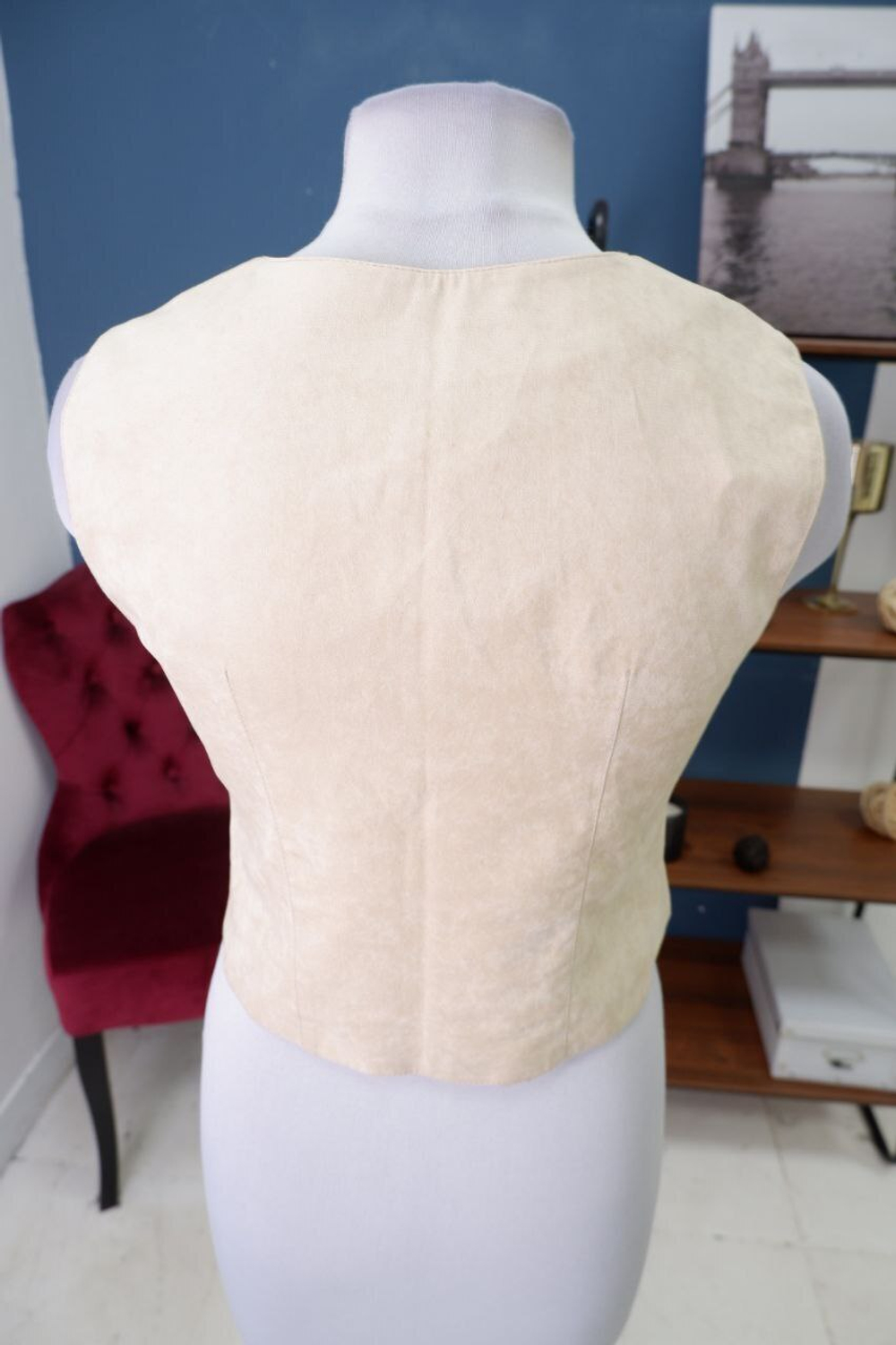 Жилет нарядный 44-46 размер