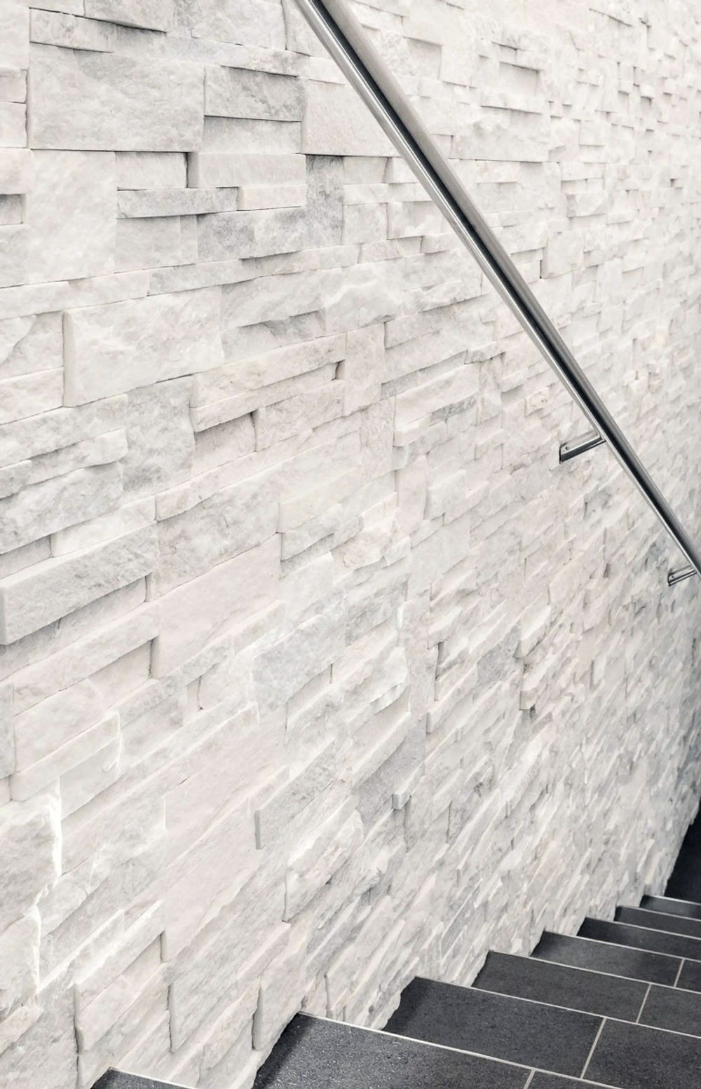 Натуральный камень Кварцит белый Pharaon 180x350x10-20 Модерн