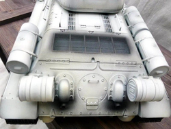Радиоуправляемый танк Taigen T34-85 V3 2.4G с пневматической пушкой, зимний камуфляж, дымовые эффекты и высокая детализация