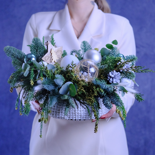 Купить Нежная новогодняя композиция #704 в вязаном кашпо