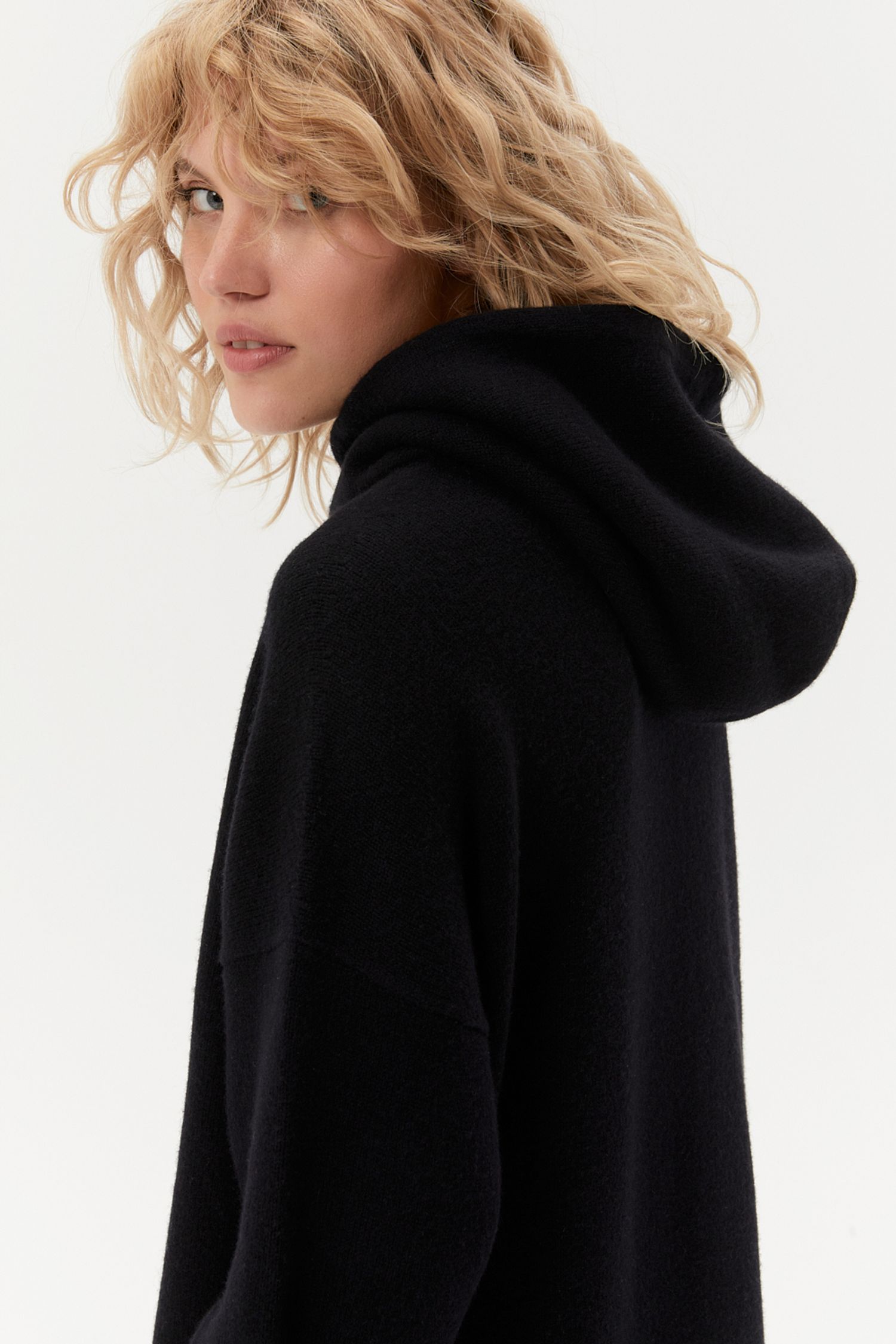 Трикотажное платье с капюшоном (Ноу фотос плиз), черное