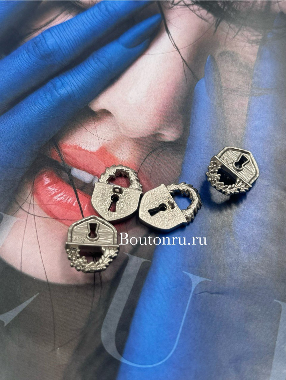 Пуговицы замочек серебристые матовые
