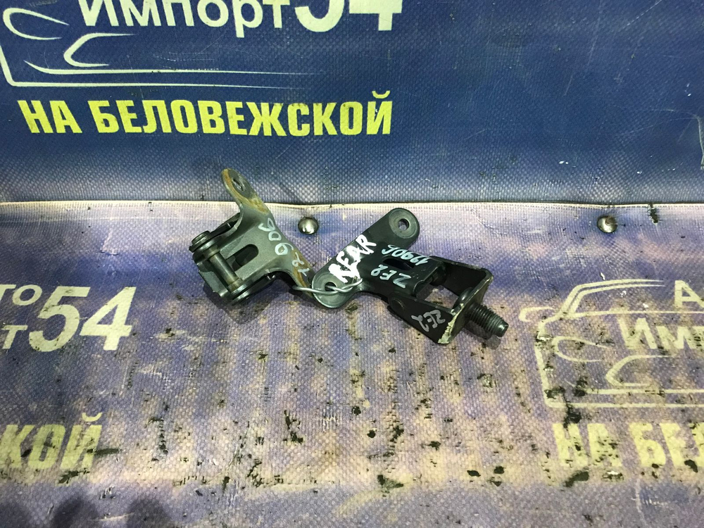 Петля багажника Honda INSIGHT 2009-2014