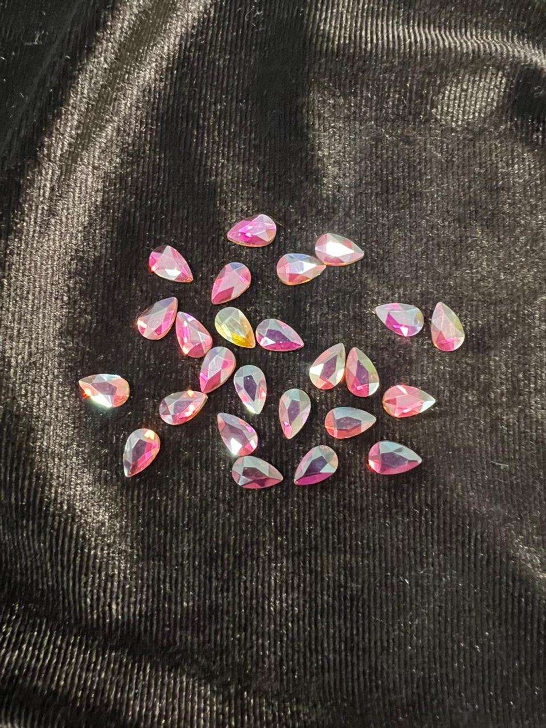 Стеклянные стразы  (5,5*8мм) 25шт, цвет нежно розовый с переливом