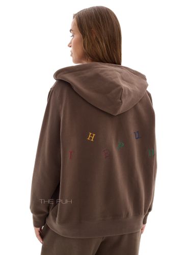 Коричневый костюм с цветной вышивкой на спине