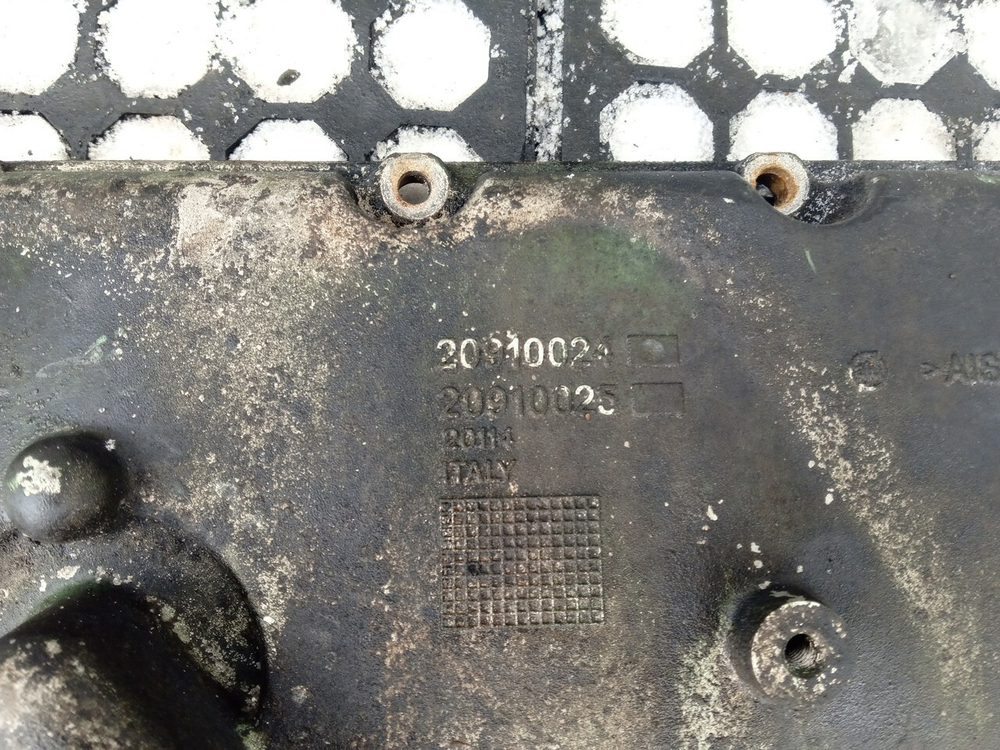 Крышка масляного радиатора