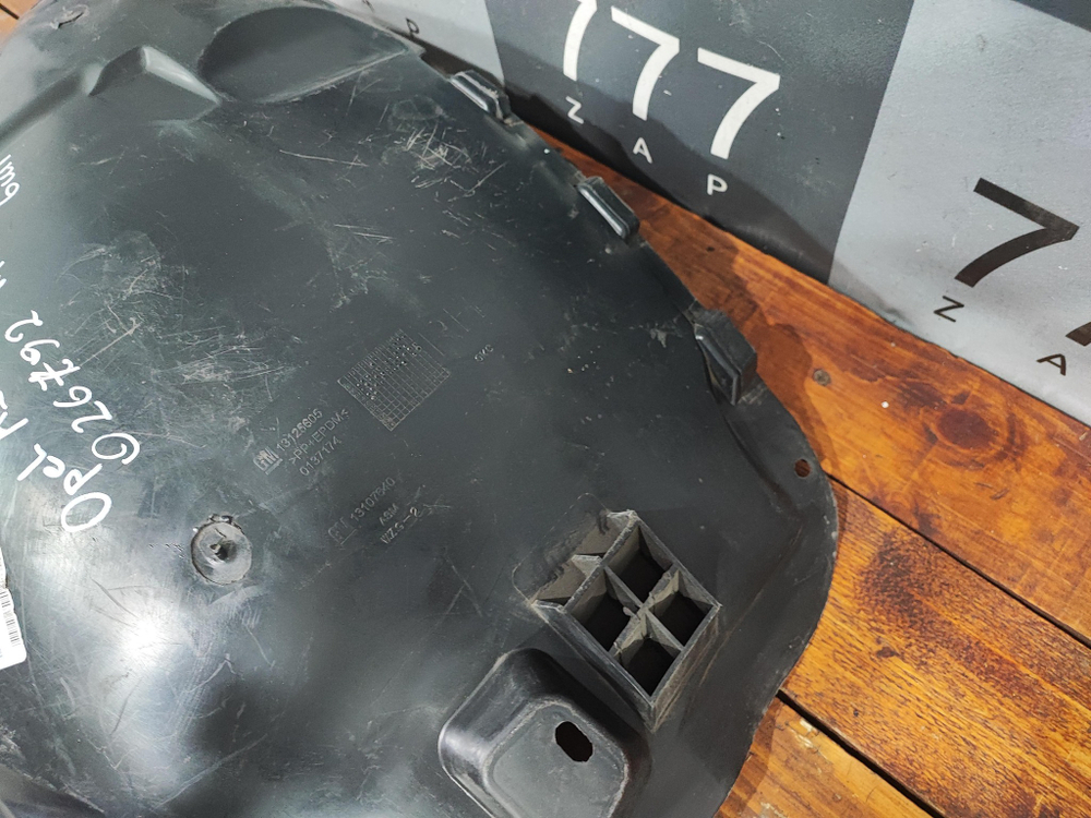 Подкрылок передний правый Opel Astra H Новый Оригинал 13125605