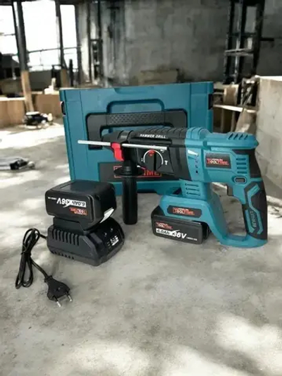 Перфоратор аккумуляторный, 900 Вт, SDS Plus, 2.7 Дж Не переплачивай за наклейки Мkito