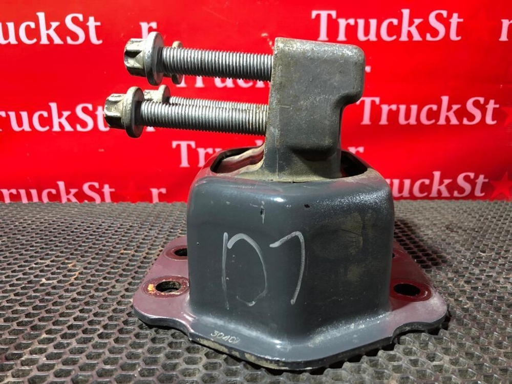 Подушка двигателя задняя 2018г