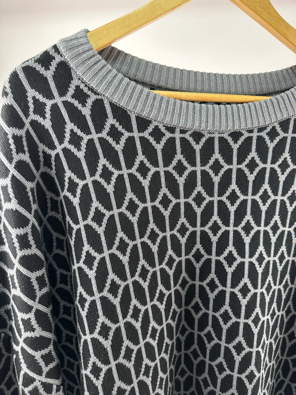 Свитер Monochrome