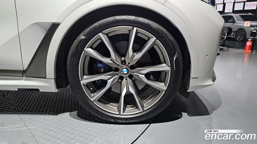 BMW X7 (G07) M50i 6-и местный (07.2021)
