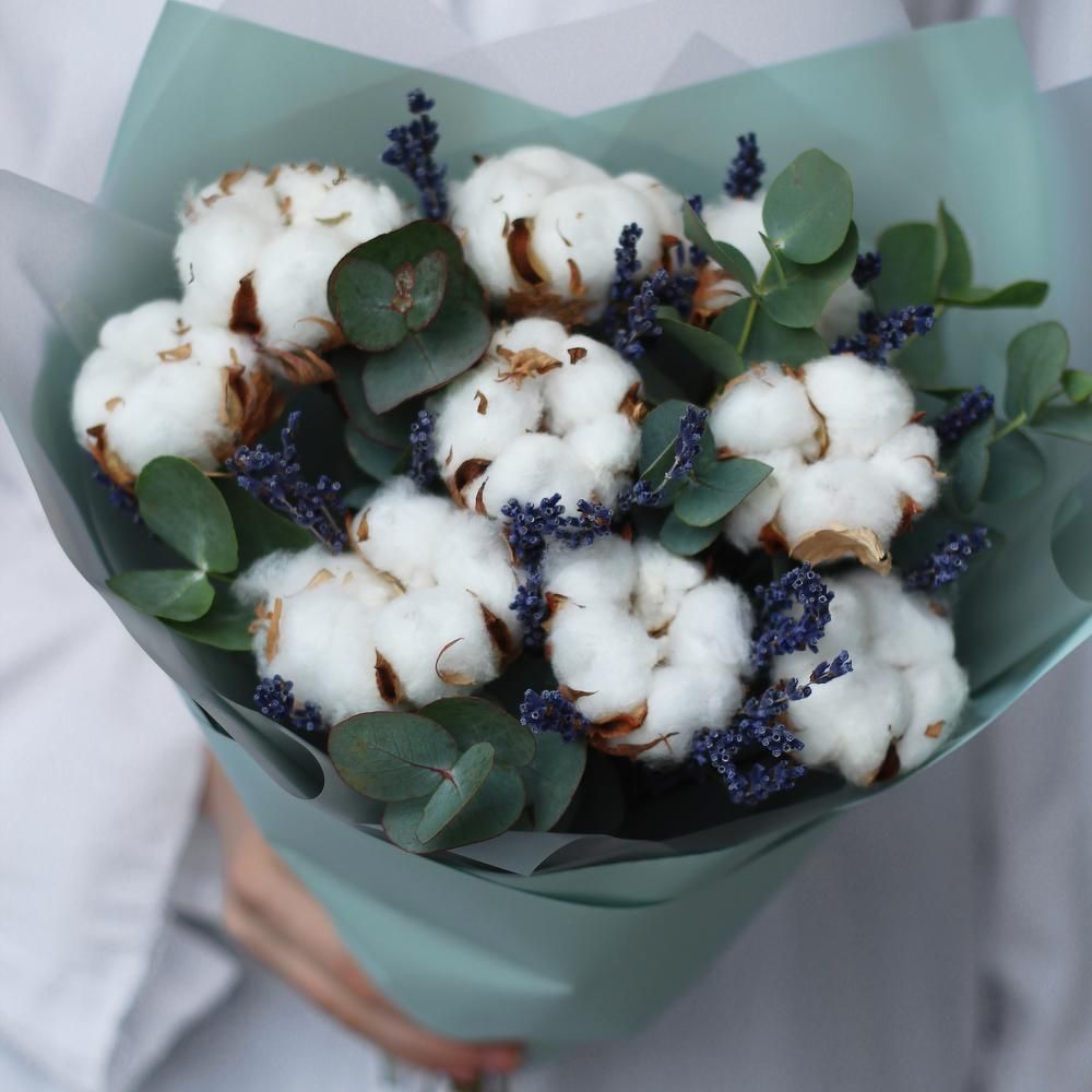 Букет сухоцветов из хлопка, лаванды и эвкалипта Букет сухоцветов из хлопка, лаванды и эвкалипта