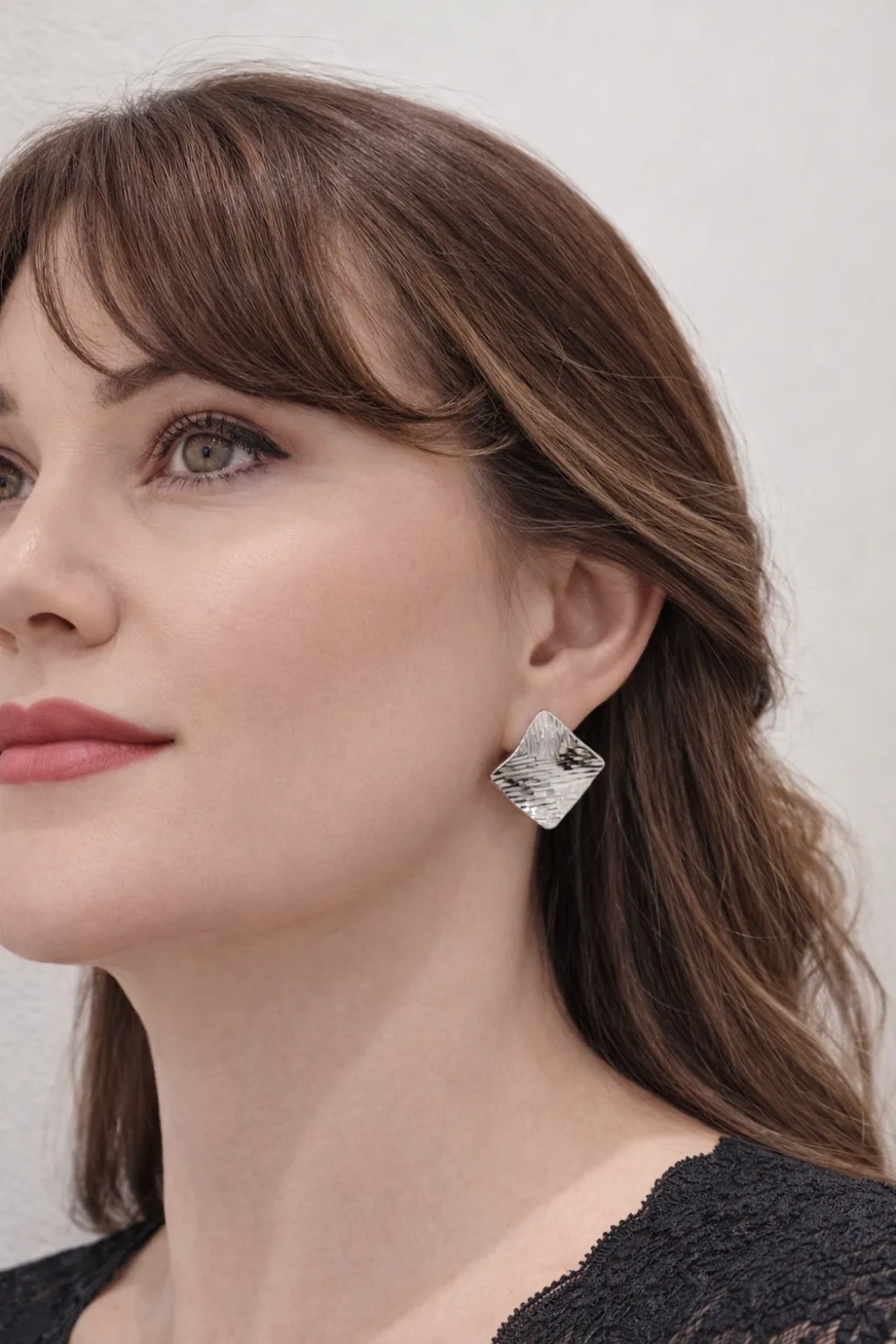 Серьги Oubi Yabi «Рельефный ромб» Silver