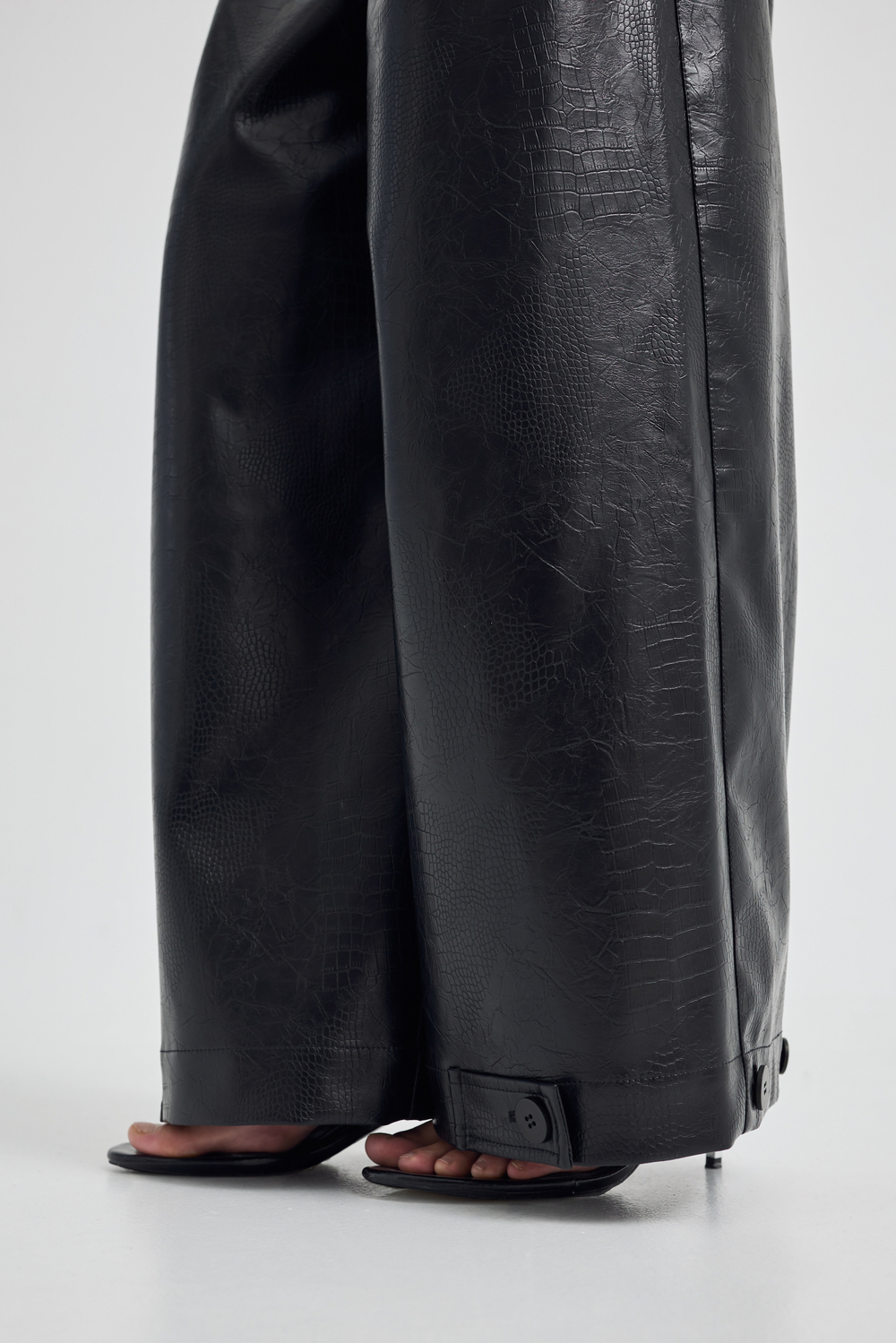 Брюки из экокожи