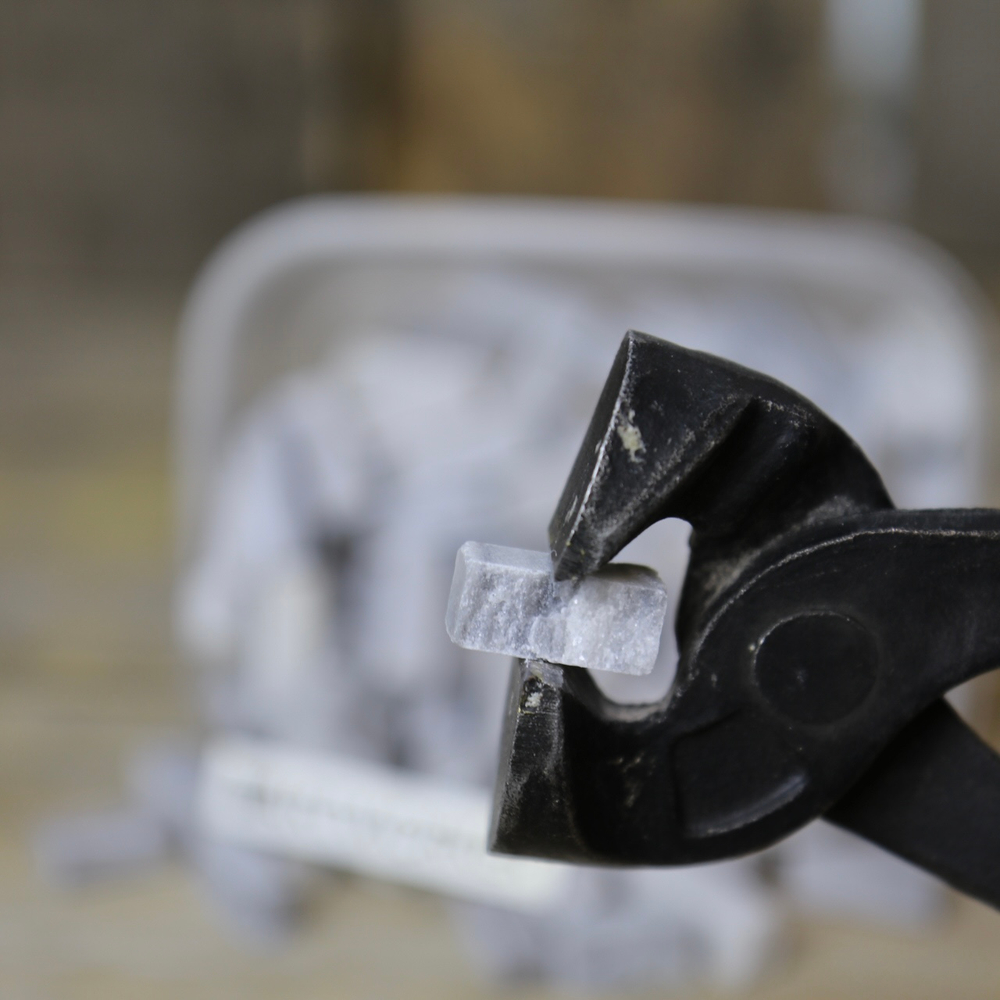 Колотый натуральный камень для мозаики