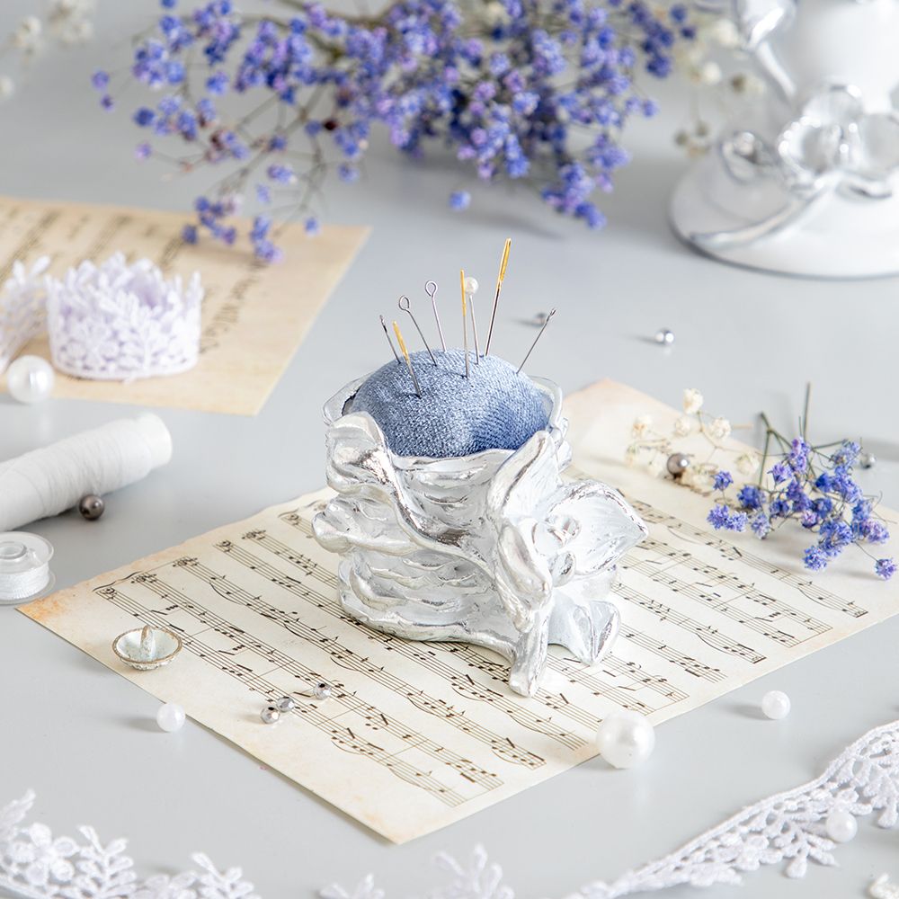 Игольница Орхидея Ликаста Белая Сильвер