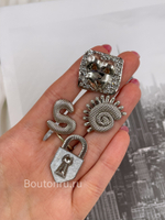 Пуговицы замочек серебристые с серой перламутровой эмалью Скиапар.