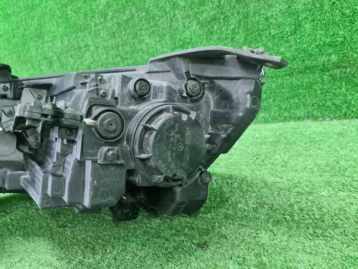 Фара правая Kia Carnival 4 (2020-2023) LED