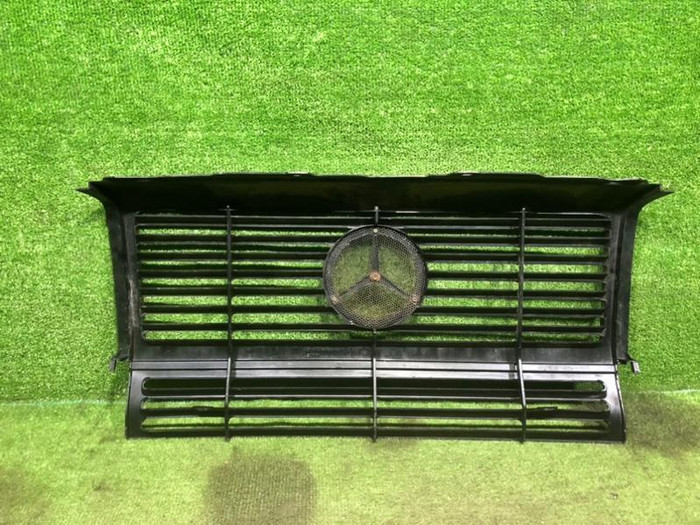 Решетка радиатора Mercedes G W463 (1990-2008)