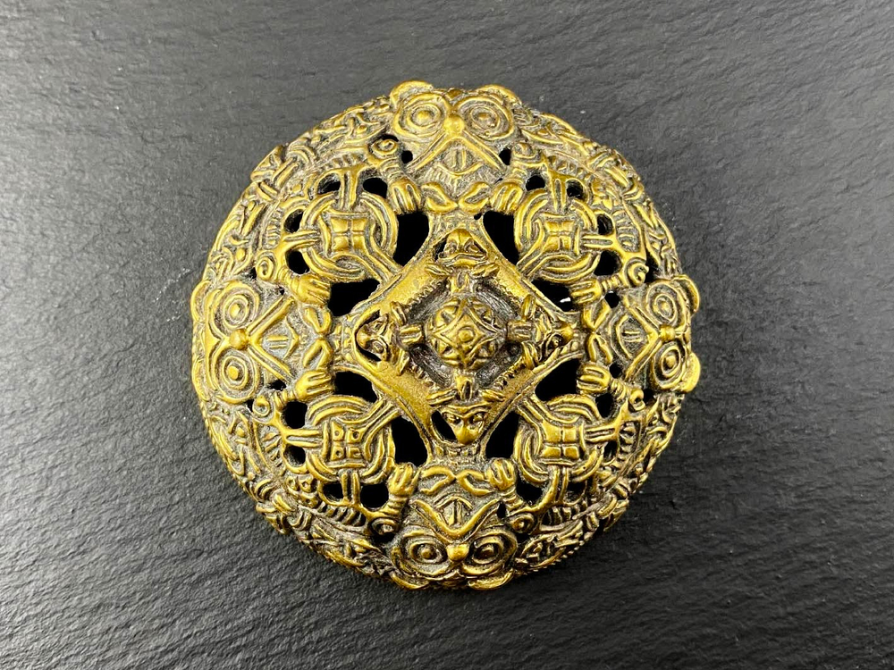 Фибула. Швеция, Оланд 10-11 в. (круглая)