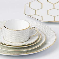 Wedgwood Тарелка Gio Gold 23 см восьмиугольная белая