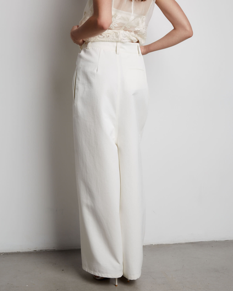 Джинсы молочный