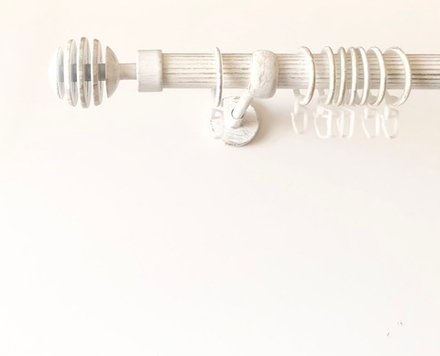 Карниз кованый рифленый для штор Ост Шар скан d 25 однорядный, цвет белое золото