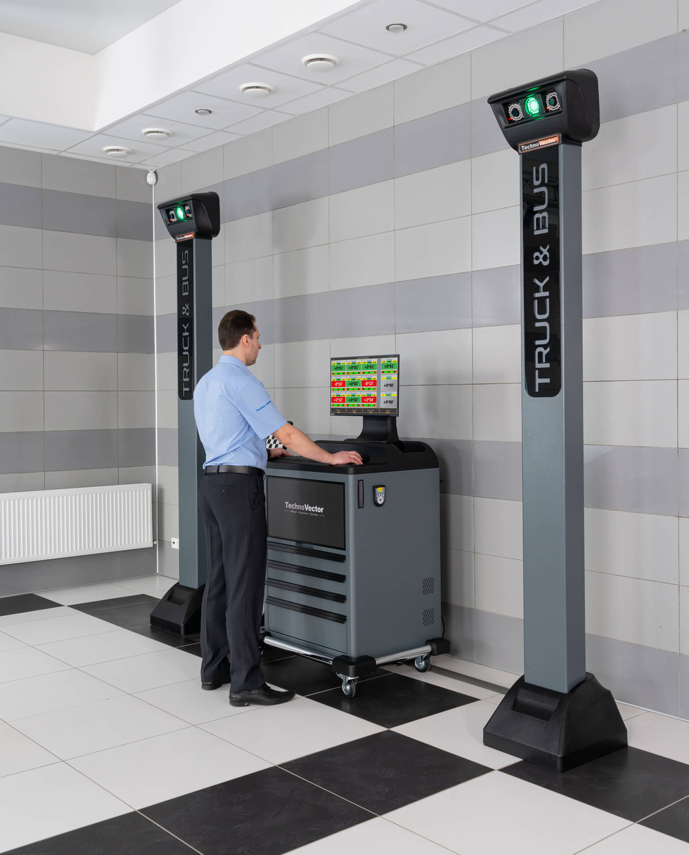 Стенд сход-развал 3D для грузовиков, до 4-х осей одновременно ТехноВектор 7 Truck P 7204 HTS4